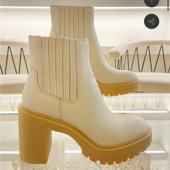 Dolce Vita Ivory Leather Caster H20 Boot. Size 9 1/2. NWT with box. - Picture 3 of 4